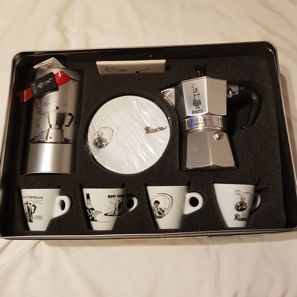 Bialetti Other - Bialetto Moka gift set in storage box